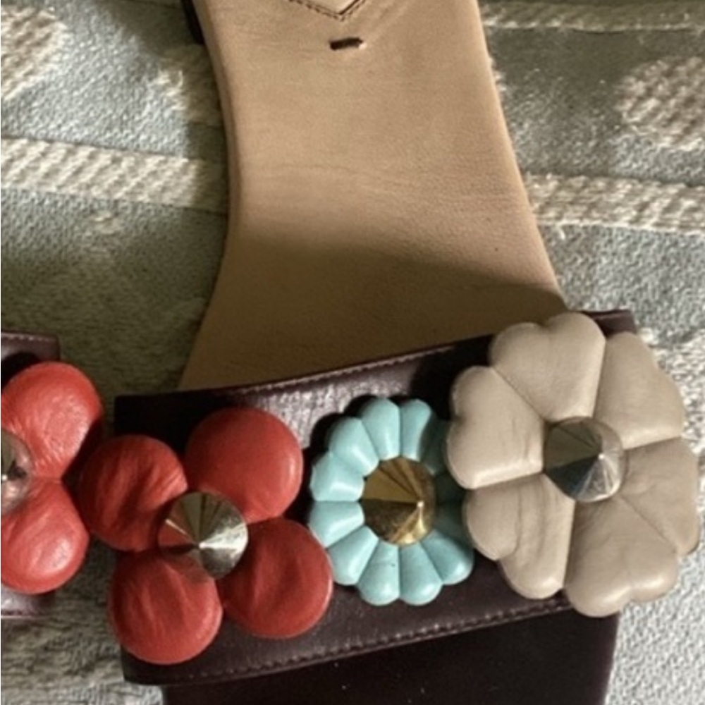 ✅Authentic FENDI FLOWERLAND  Puffy leather Sandals Size 8 1/2 Gorgeous Colors!🌺 - Picture 3 of 15